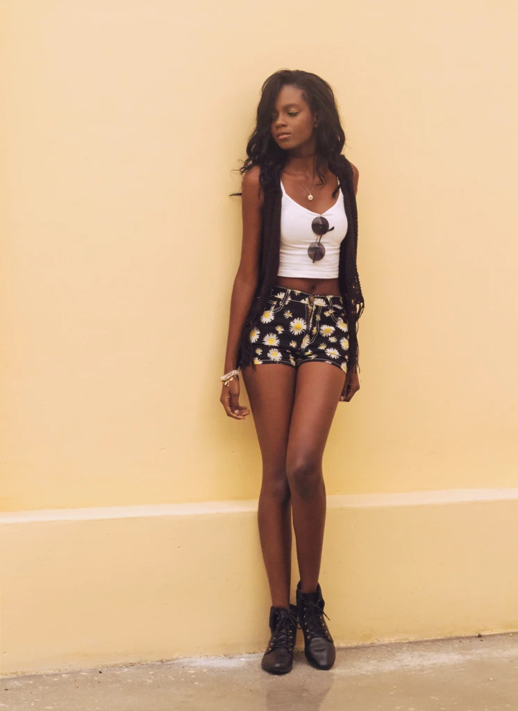 look-do-dia-margaridas-blog-conversando-com-a-lua-inspire-se-coturno-shor-de-cos-alto