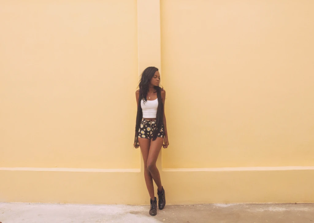 look-do-dia-margaridas-blog-conversando-com-a-lua-inspire-se-coturno-shor-de-cos-alto-blogueira-dayane-nascimento-hippie-indie-ootd-tumblr-sorriso-coturno-preto