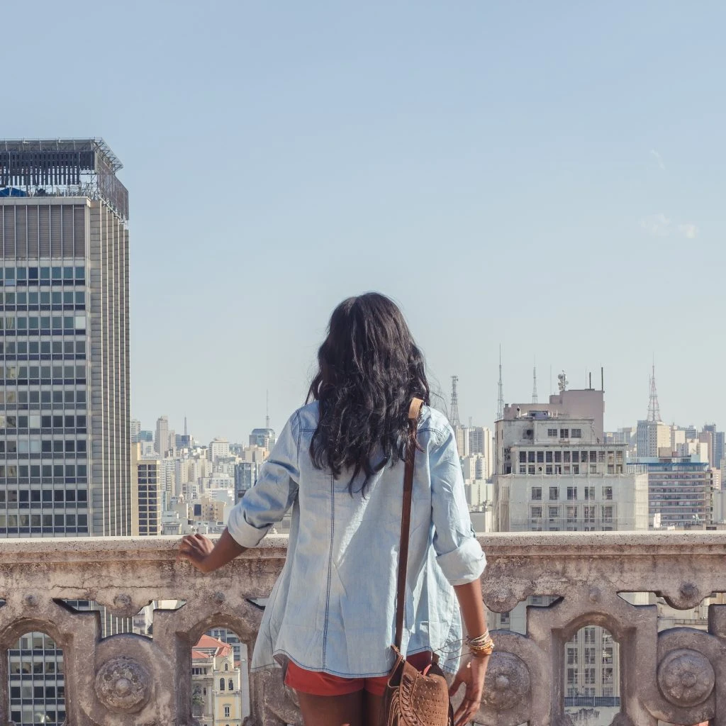 Look do dia: blusa com decote trançado | por Dayane Nascimento edificio Martinell