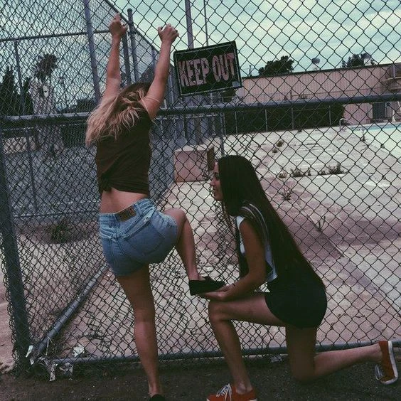 imitando fotos tumblr-amigas-dayane-nascimento-conversando-com-a-lua (4)