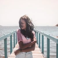 Look: blusa transparente com top